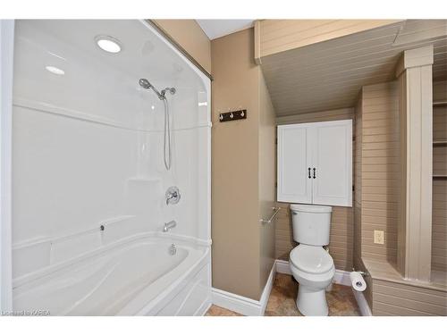 195 Market St Street, Gananoque, ON - Indoor Photo Showing Bathroom