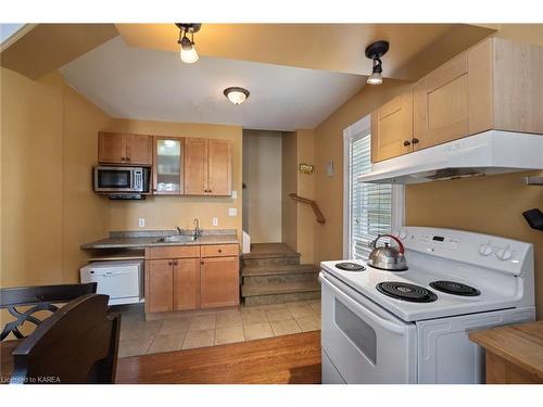 195 Market St Street, Gananoque, ON - Indoor Photo Showing Kitchen