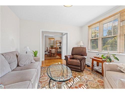 4 Montgomery Boulevard, Kingston, ON - Indoor Photo Showing Living Room