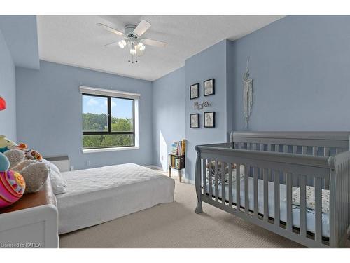 405-1000 King Street W, Kingston, ON - Indoor Photo Showing Bedroom