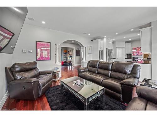 1058 Lucas Road, Odessa, ON - Indoor Photo Showing Living Room