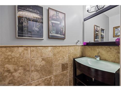 1058 Lucas Road, Odessa, ON - Indoor Photo Showing Bathroom