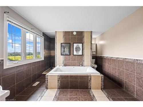 1058 Lucas Road, Odessa, ON - Indoor Photo Showing Bathroom