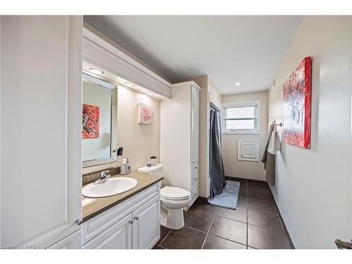 1058 Lucas Road, Odessa, ON - Indoor Photo Showing Bathroom