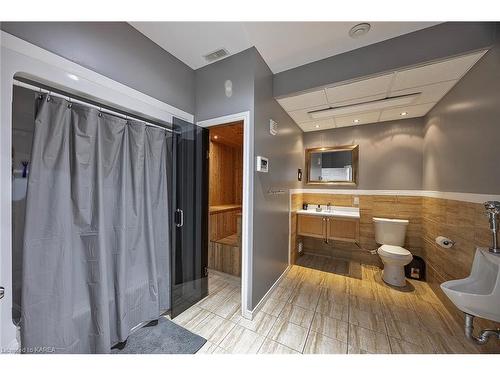 1058 Lucas Road, Odessa, ON - Indoor Photo Showing Bathroom