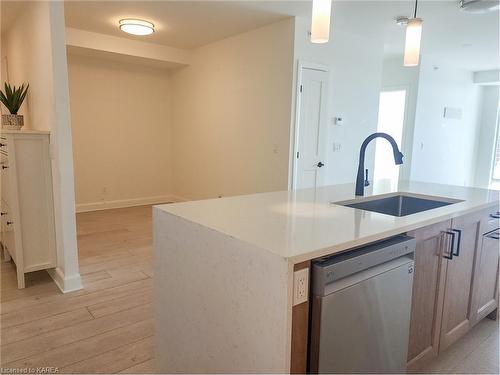 419-129B South Street, Gananoque, ON - Indoor Photo Showing Kitchen With Upgraded Kitchen