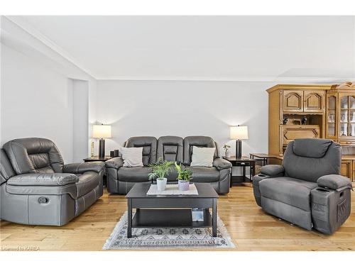 964 Prestwick Crescent, Kingston, ON - Indoor Photo Showing Living Room