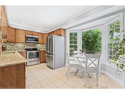 964 Prestwick Crescent, Kingston, ON - Indoor Photo Showing Kitchen