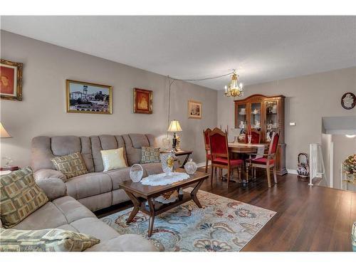 187 Sutherland Drive, Kingston, ON - Indoor Photo Showing Living Room