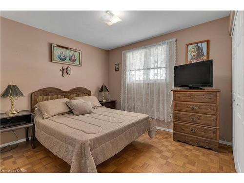 187 Sutherland Drive, Kingston, ON - Indoor Photo Showing Bedroom