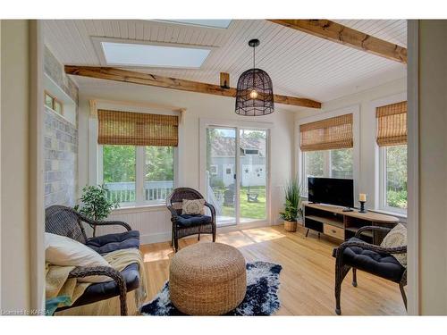 261 Arthur Street, Gananoque, ON - Indoor Photo Showing Living Room