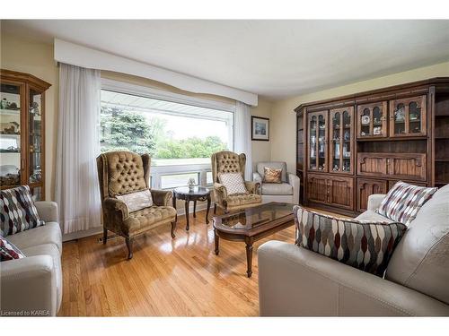 2118 County Road 9, Greater Napanee, ON - Indoor Photo Showing Living Room