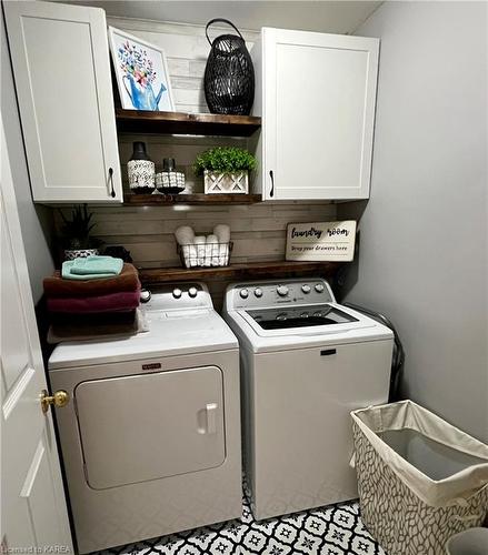 857 Peachwood Street, Kingston, ON - Indoor Photo Showing Laundry Room