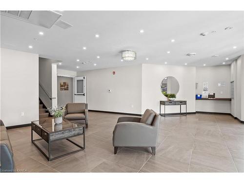 310-740 Augusta Drive, Kingston, ON - Indoor Photo Showing Living Room