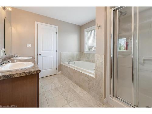 2630 Delmar Street, Kingston, ON - Indoor Photo Showing Bathroom