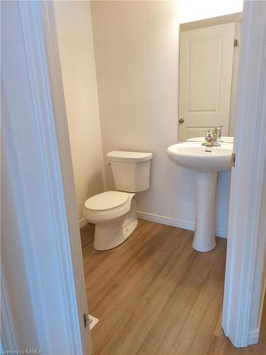 1642 Hetherington Drive, Peterborough, ON - Indoor Photo Showing Bathroom