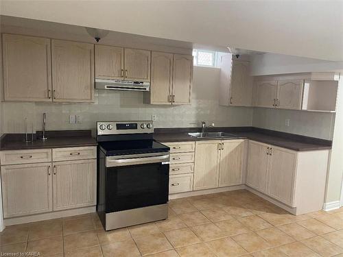 485 English Rose Lane, Oakville, ON - Indoor Photo Showing Kitchen With Double Sink