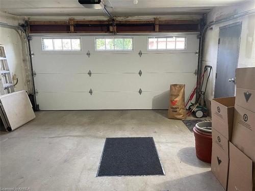 485 English Rose Lane, Oakville, ON - Indoor Photo Showing Garage