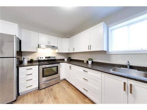 1-19 Kent Street, Kingston, ON - Indoor Photo Showing Kitchen