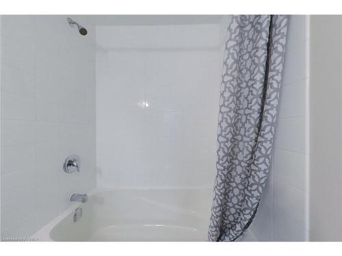 1-19 Kent Street, Kingston, ON - Indoor Photo Showing Bathroom