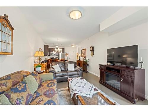 112-740 Augusta Drive, Kingston, ON - Indoor Photo Showing Living Room