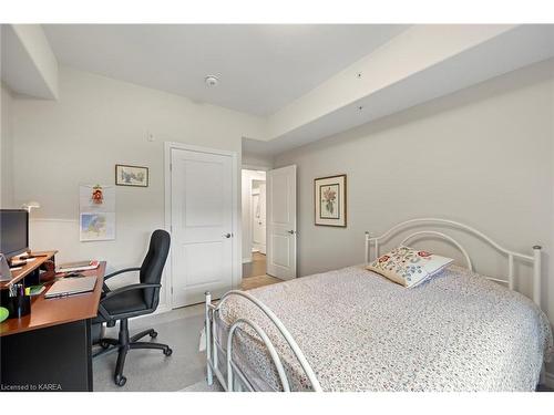 112-740 Augusta Drive, Kingston, ON - Indoor Photo Showing Bedroom