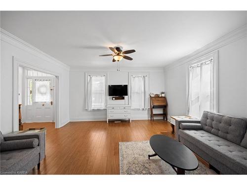 186 East Street, Greater Napanee, ON - Indoor Photo Showing Living Room