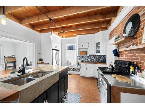 186 East Street, Greater Napanee, ON - Indoor Photo Showing Kitchen With Double Sink