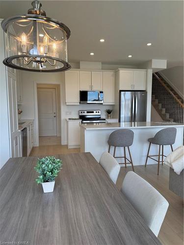 219 Superior Drive, Amherstview, ON - Indoor Photo Showing Kitchen