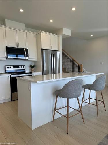 219 Superior Drive, Amherstview, ON - Indoor Photo Showing Kitchen