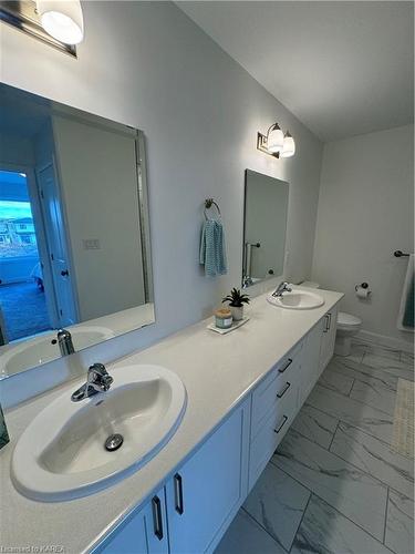 219 Superior Drive, Amherstview, ON - Indoor Photo Showing Bathroom