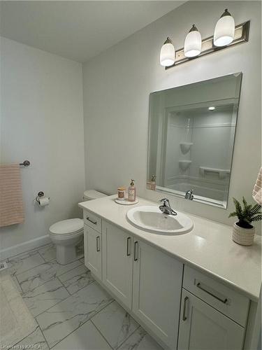 219 Superior Drive, Amherstview, ON - Indoor Photo Showing Bathroom