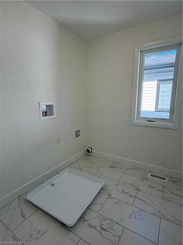 219 Superior Drive, Amherstview, ON - Indoor Photo Showing Other Room