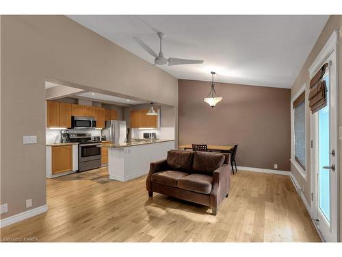 150 Patrick Street, Kingston, ON - Indoor Photo Showing Kitchen