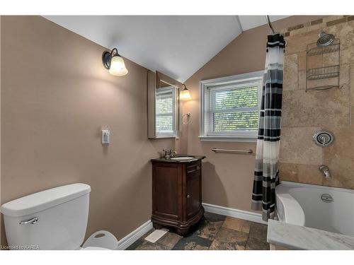 150 Patrick Street, Kingston, ON - Indoor Photo Showing Bathroom