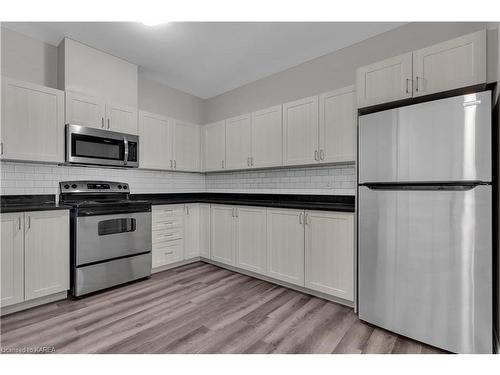 406-501 Frontenac Street, Kingston, ON - Indoor Photo Showing Kitchen