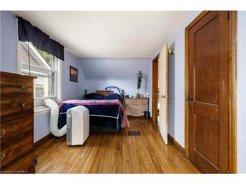 193 Pine Street, Kingston, ON - Indoor Photo Showing Bedroom