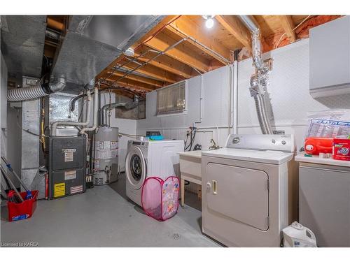 866 Muirfield Crescent, Kingston, ON - Indoor Photo Showing Laundry Room