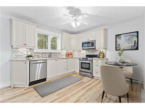 411 Regent Street, Kingston, ON - Indoor Photo Showing Kitchen With Upgraded Kitchen