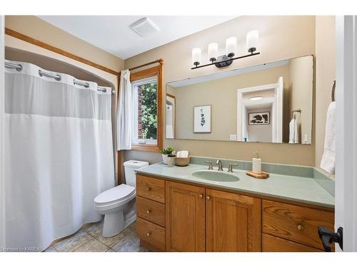 891 Safari Drive, Kingston, ON - Indoor Photo Showing Bathroom