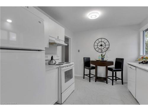 952 Old Colony Road, Kingston, ON - Indoor Photo Showing Kitchen