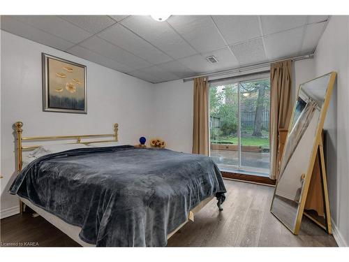 952 Old Colony Road, Kingston, ON - Indoor Photo Showing Bedroom