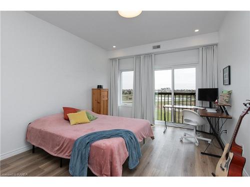 206-1005 Terra Verde Way, Kingston, ON - Indoor Photo Showing Bedroom