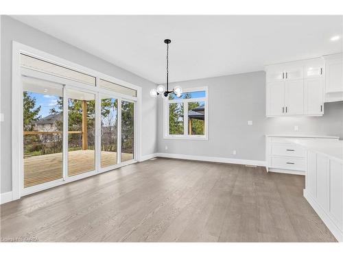 628 Graceland Avenue, Kingston, ON - Indoor Photo Showing Kitchen With Upgraded Kitchen