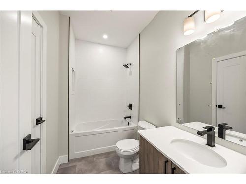 136 Mcdonough Crescent, Amherstview, ON - Indoor Photo Showing Bathroom