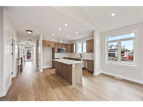 136 Mcdonough Crescent, Amherstview, ON - Indoor Photo Showing Kitchen