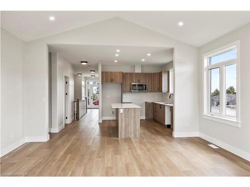 136 Mcdonough Crescent, Amherstview, ON - Indoor Photo Showing Kitchen