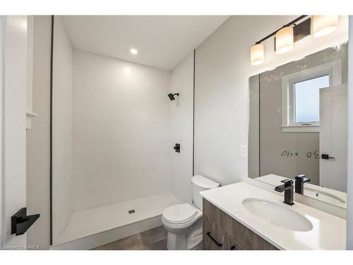 136 Mcdonough Crescent, Amherstview, ON - Indoor Photo Showing Bathroom