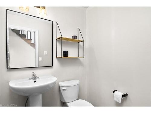 501 Savannah Court, Kingston, ON - Indoor Photo Showing Bathroom