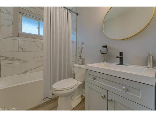 1-1344 Waverley Crescent, Kingston, ON - Indoor Photo Showing Bathroom